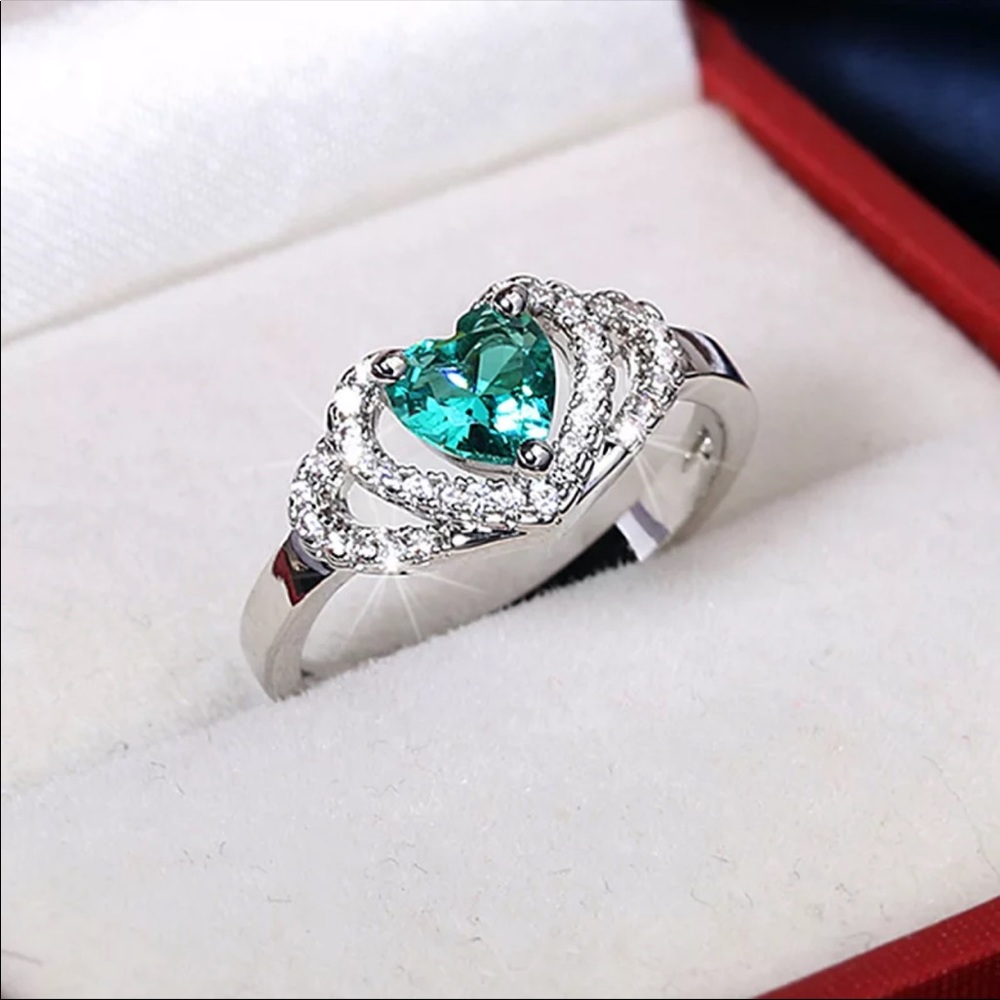 New Women’s 925 Silver Heart Emerald Ring - Picture 3 of 5